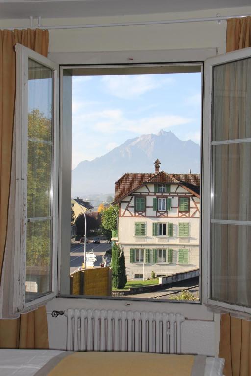 Gasthaus Zum Kreuz Meggen Bilik gambar